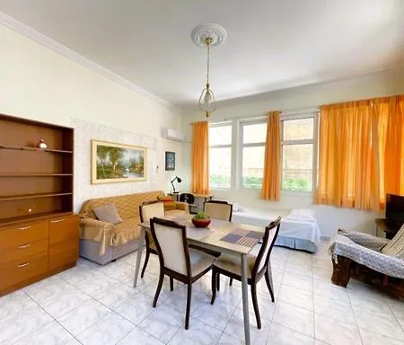 Under The Castle * 纳夫普利翁